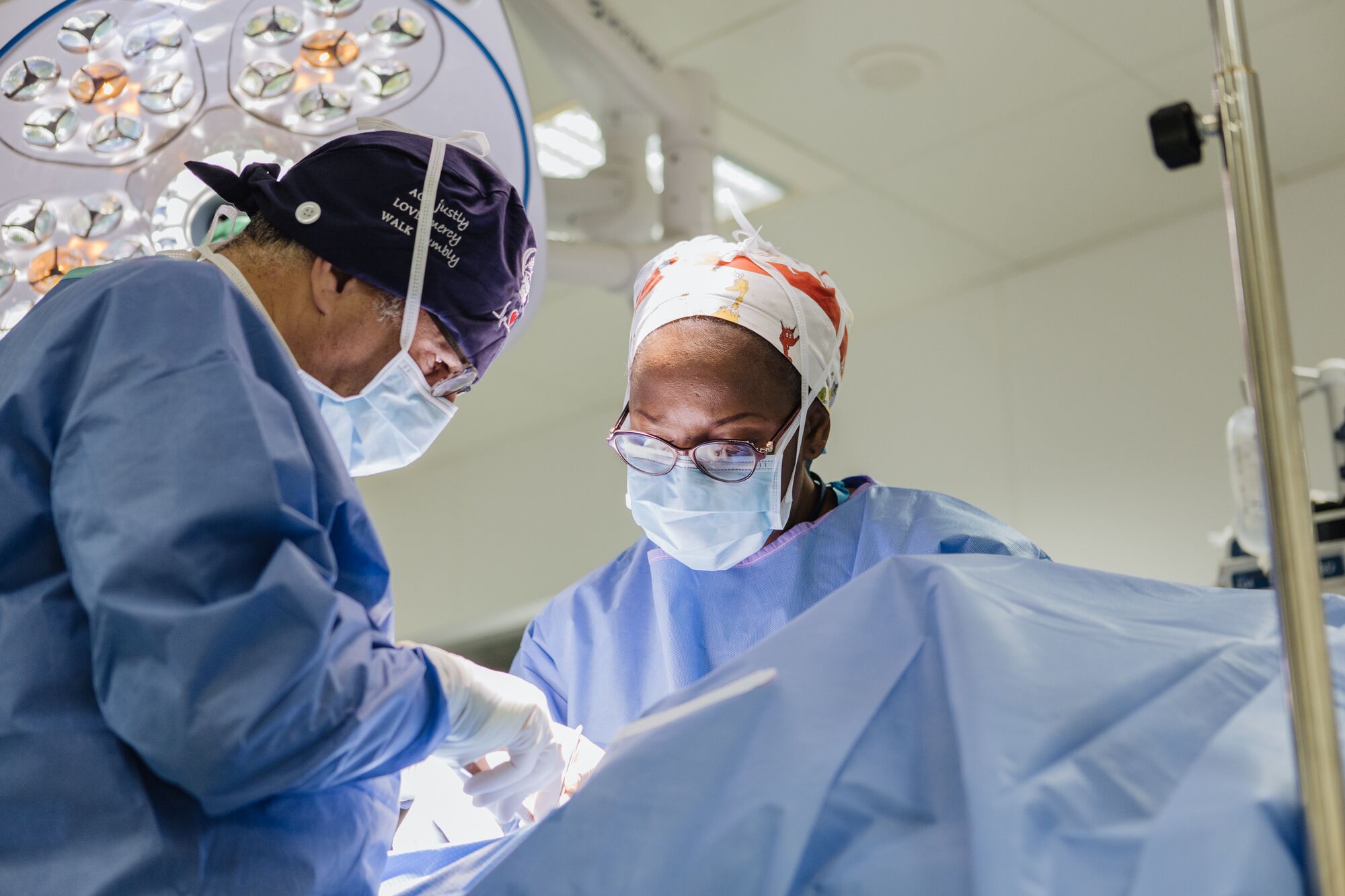 From ward rounds to the operating room, Justina worked alongside an international surgical team, bringing her own expertise while learning from professionals from around the world.