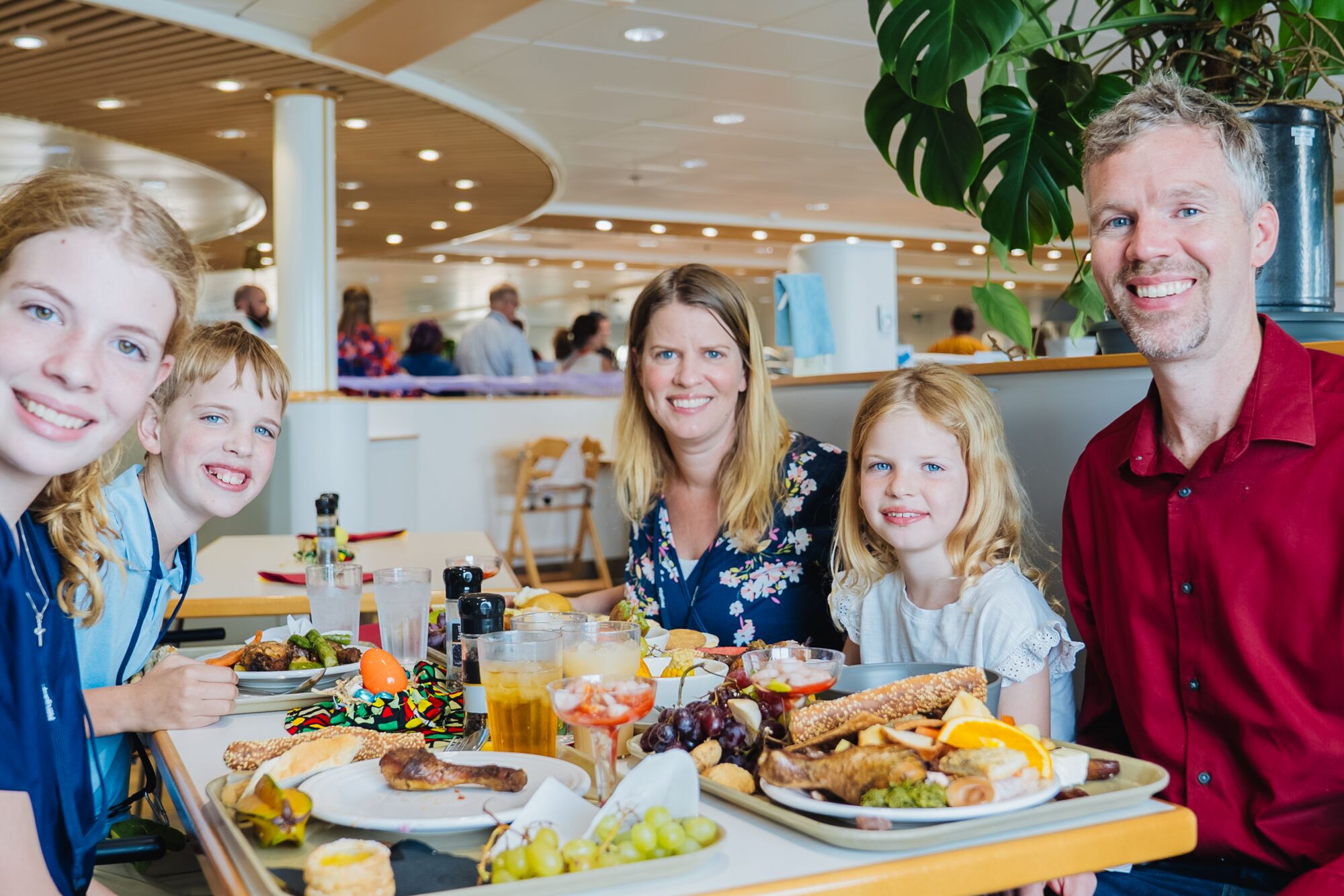 Life on board
Spaces for work, learning, meals, rest and community were all designed into the ship.