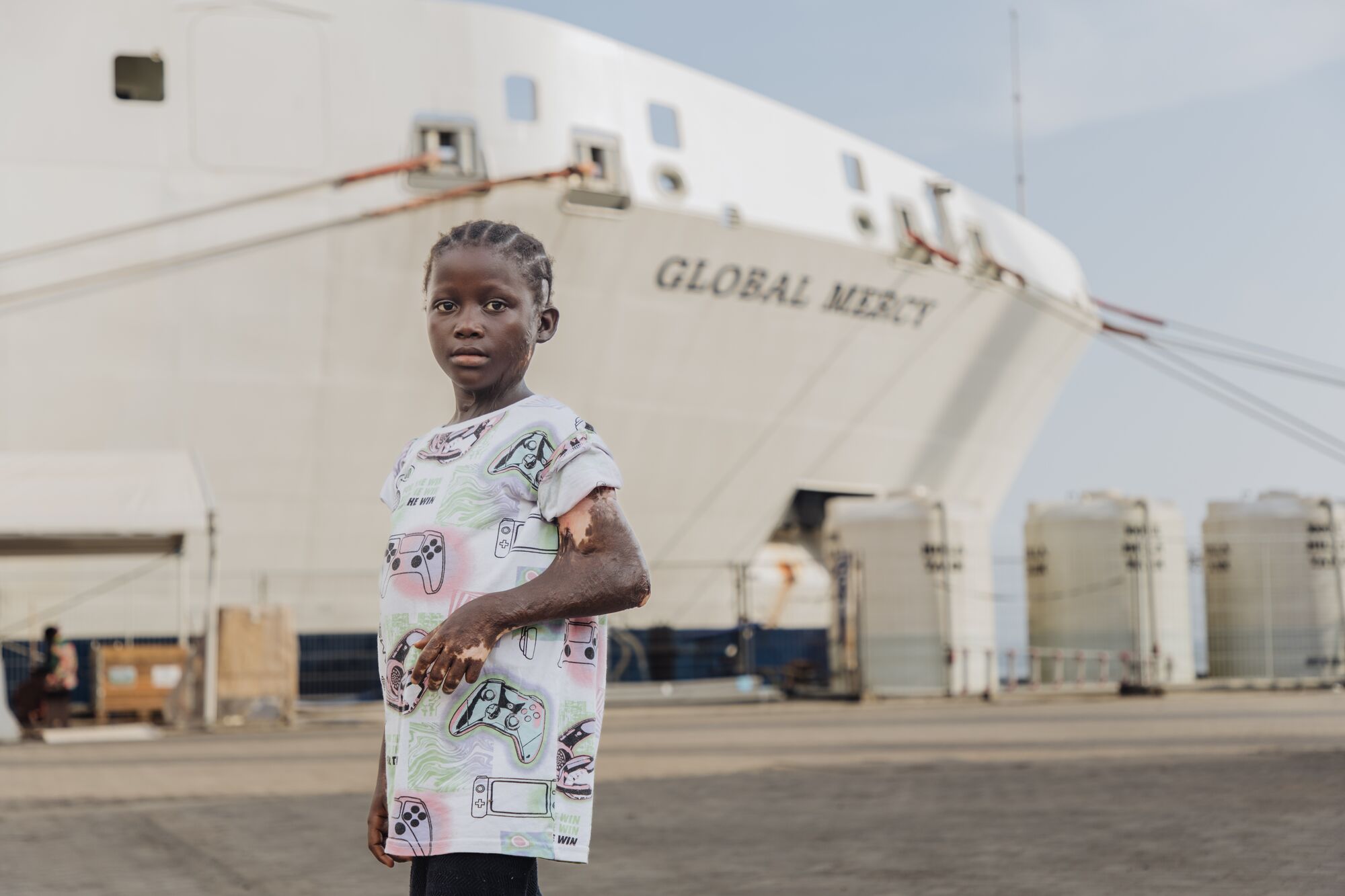 Her mother, Mamie, took her to three different hospitals, but over time scar tissue tightened and pulled Musu’s hand into a permanent fold.
