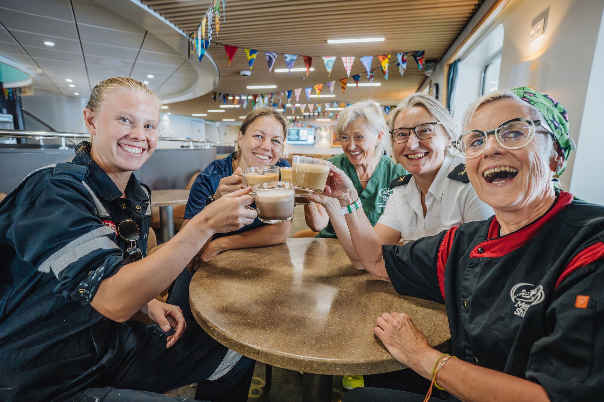 2 hospital ships
One profession. More ways to make a difference.