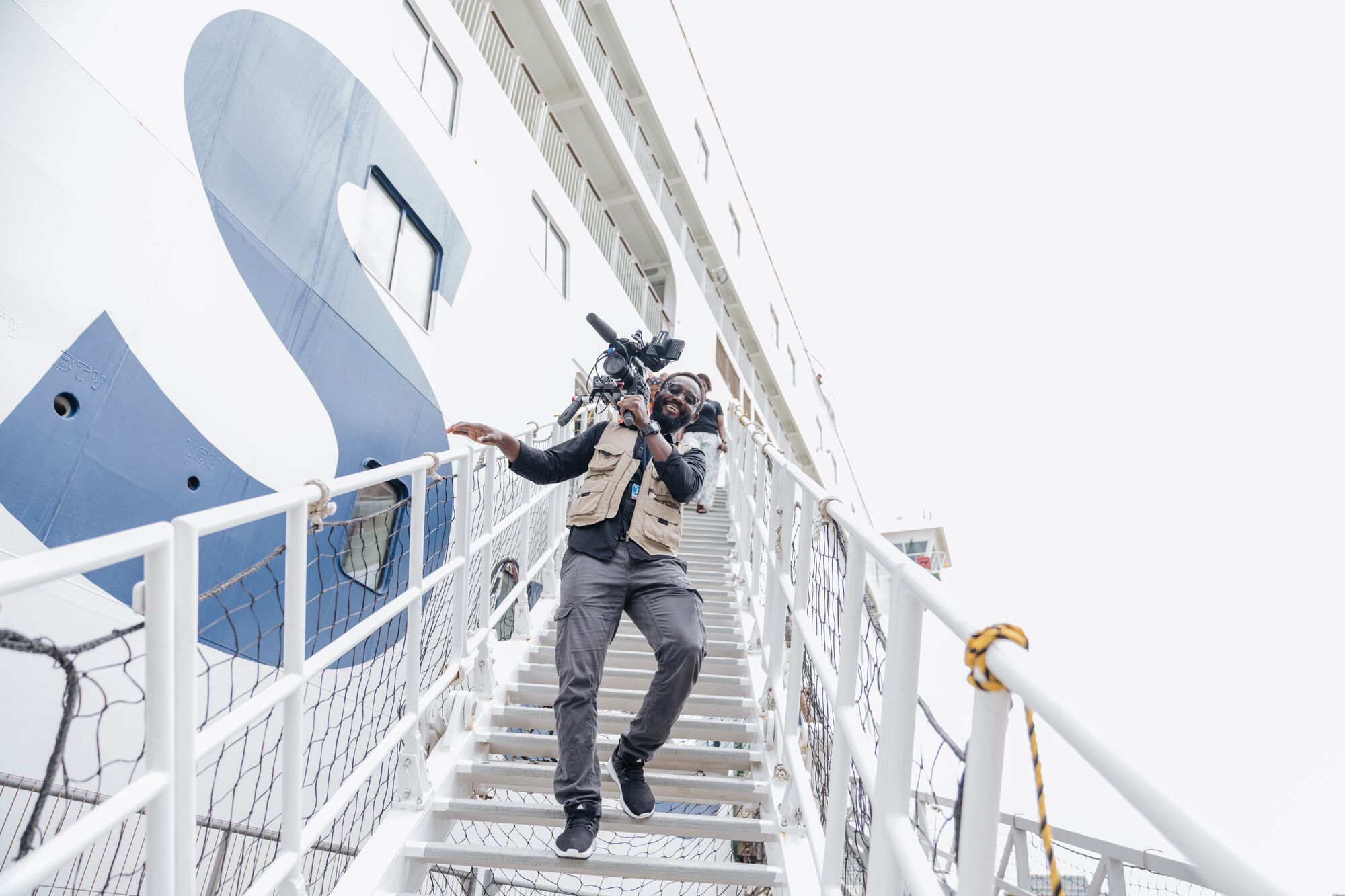 SLF230830_AMPADU_GANGWAY_TT001_HI-MID.jpg