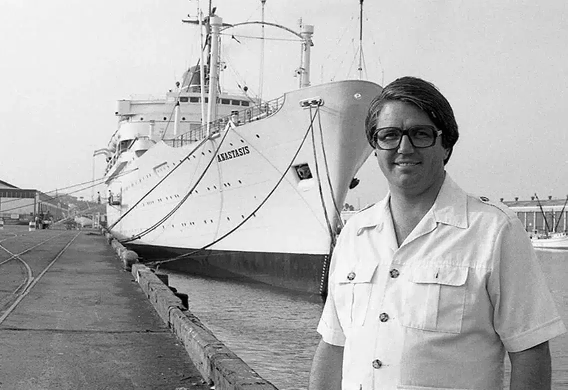 1978
How It All Began
One family's vision to bring hope and healing by sea became a global movement of people serving people.